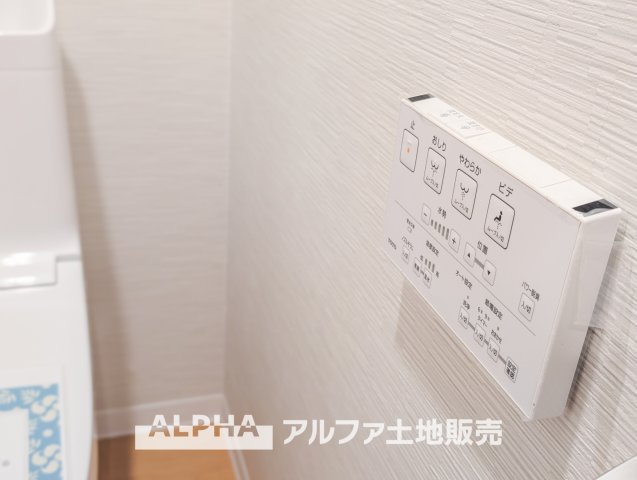 ジョイフル多摩センターのトイレ|【Warm water flush toilet】
◆温水洗浄便座付きトイレ◆お掃除も楽々。快適に過ごすためには今や欠かせない設備の一つです。壁掛けリモコンで使いやすくいつでも清潔に保てます。
