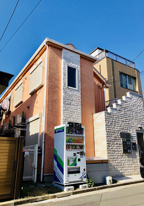 ドミシールＡｙａ五番館の外観