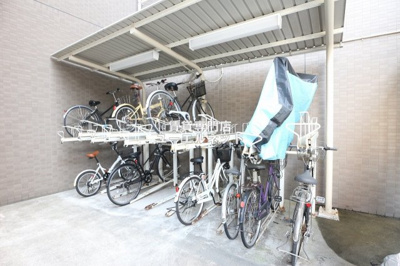 【その他共用部分】 | レフィーナカルム江坂 | 自転車通勤にも便利な駐輪場付き♪
