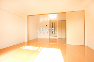 【居間・リビング】 | レフィーナカルム江坂 | ゆったりとくつろげる、落ち着きのある居室空間です