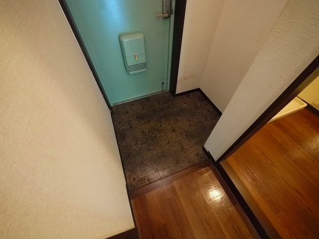 メゾン若草の玄関