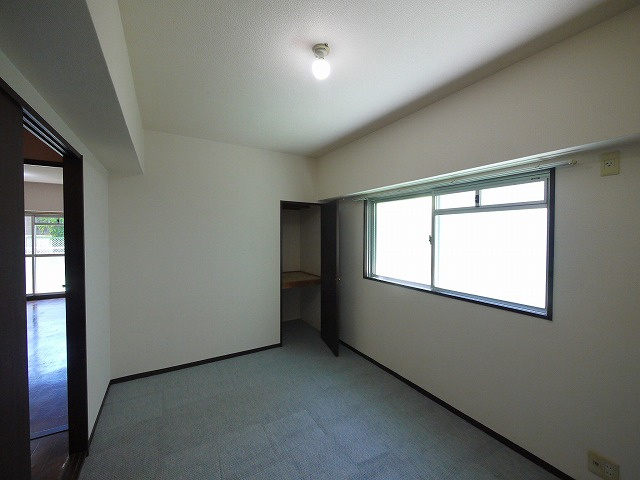 メゾン若草の洋室