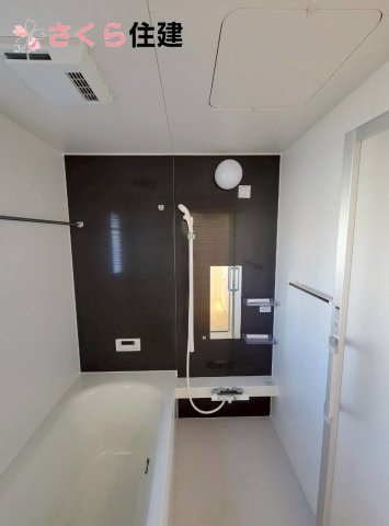 鹿沼市緑町第5　2号棟のその他|同社施工物件の写真です。雨の日や湿気の多い梅雨時期など、洗濯物が乾き難い時期に重宝する浴室換気乾燥機。										
