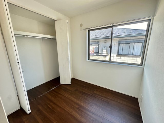 クリスタルハイツ土山の洋室