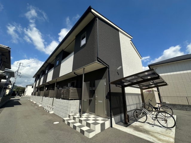 クリスタルハイツ土山の外観