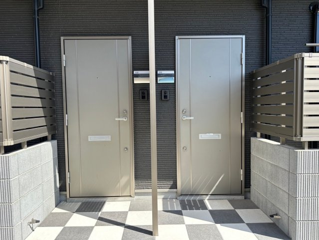 クリスタルハイツ土山のエントランス