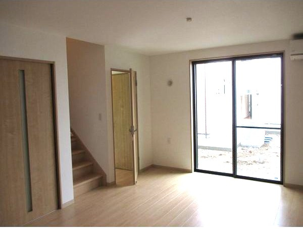 アリエッタA棟（岩倉市大地町）の居間・リビング