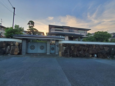 【前面道路含む現地写真】 | 中古戸建　奈良市あやめ池南7丁目