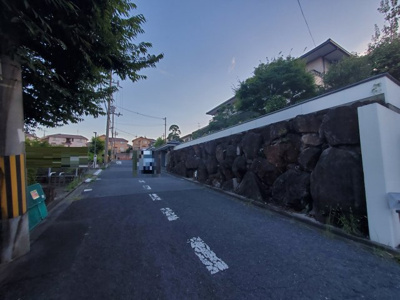 【前面道路含む現地写真】 | 中古戸建　奈良市あやめ池南7丁目