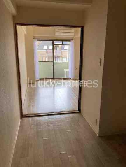 エメラルドマンションの玄関