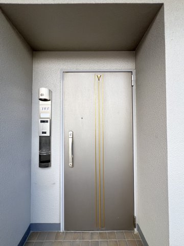 ウィルコート八木の玄関