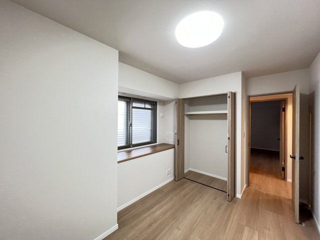 ウィルコート八木の洋室|洋室5.1帖です　クローゼット付き