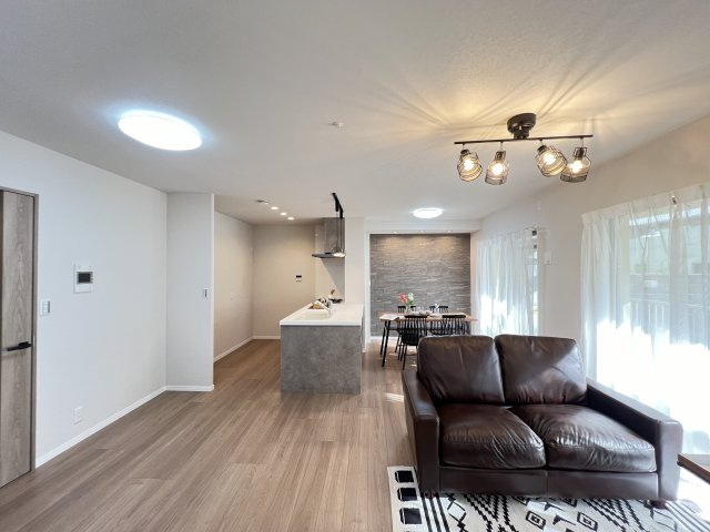 ウィルコート八木の居間・リビング|明るく開放的なリビングダイニングです