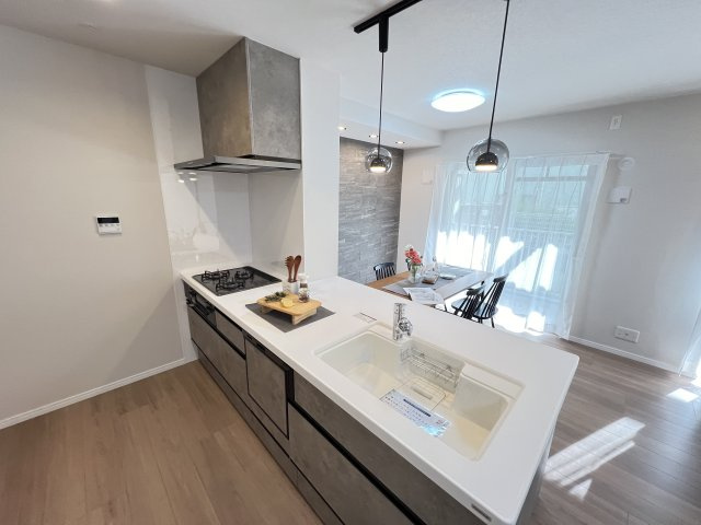 ウィルコート八木のキッチン|対面キッチンで家族との会話を楽しみながら料理ができます