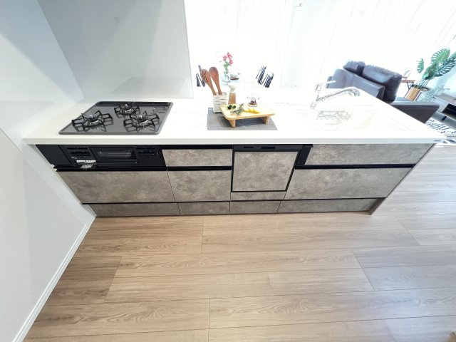 ウィルコート八木のキッチン|引き出し収納はたくさん収納できて便利です