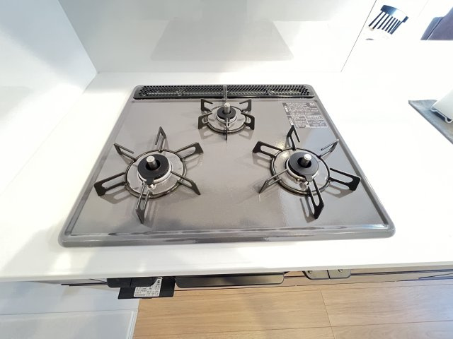 ウィルコート八木のキッチン|ガスコンロ３口