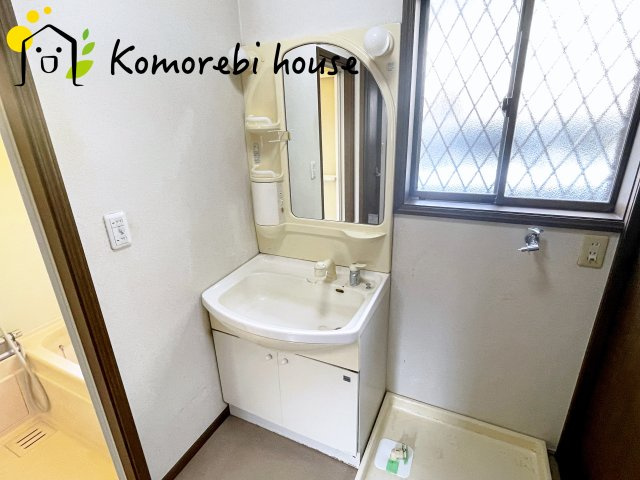 上尾市瓦葺　中古一戸建ての独立洗面台