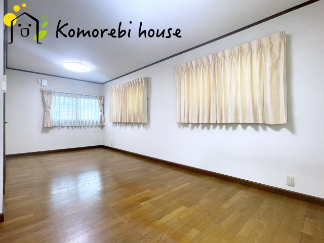 上尾市瓦葺　中古一戸建ての寝室