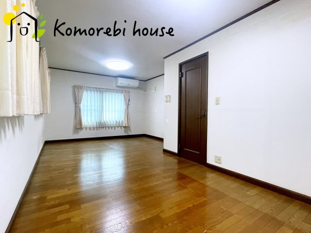 上尾市瓦葺　中古一戸建ての寝室