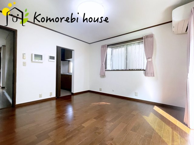 上尾市瓦葺　中古一戸建ての居間・リビング