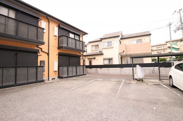 ディアス花森の駐車場