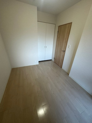 【洋室】 | 藤和シティホームズ吹田駅前 | 洋室5帖。ベッドやデスクなど、お好きなインテリアを揃え、お好みのレイアウトでお楽しみいただけます！