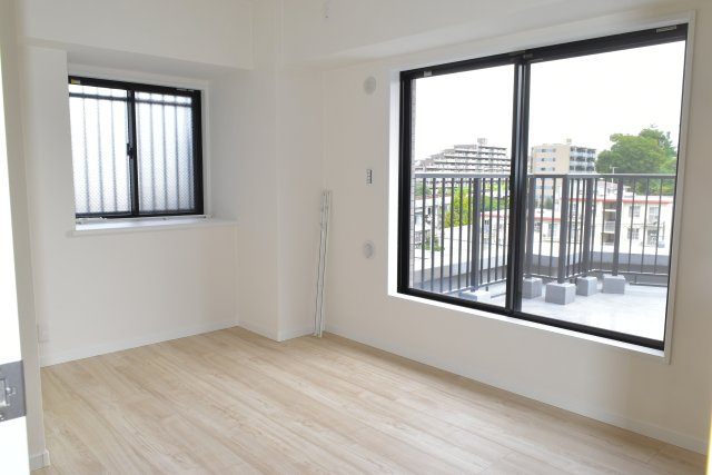 多摩市貝取１丁目の中古マンションの洋室