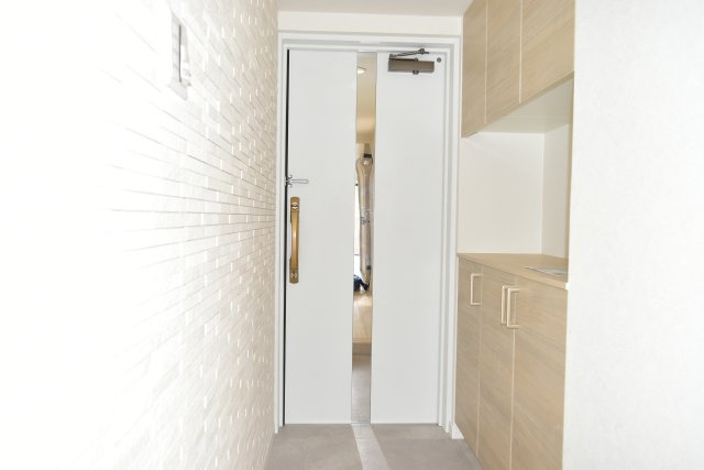 多摩市貝取１丁目の中古マンションの玄関