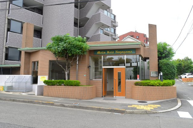 多摩市貝取１丁目の中古マンションのエントランス