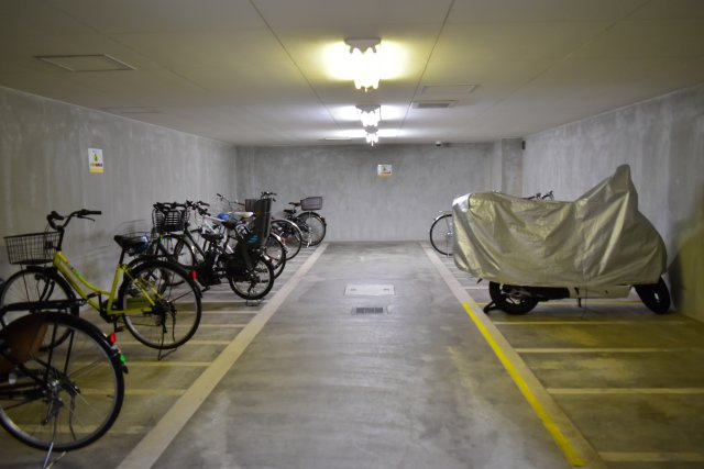 多摩市貝取１丁目の中古マンションの駐輪場