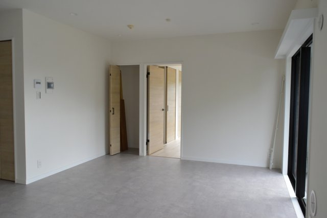 多摩市貝取１丁目の中古マンションの居間・リビング