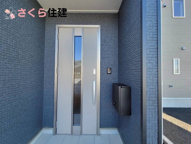 クレイドルガーデン鹿沼市緑町第5　3号棟の玄関|モニタ付きインターホンで防犯面も安心♪							
