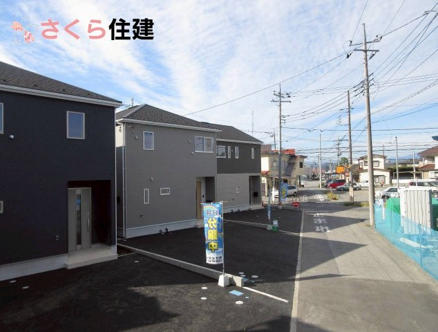 クレイドルガーデン鹿沼市緑町第5　3号棟の前面道路含む現地写真|前面道路は4ｍで車の往来は少なく、駐車の際も安心です◎