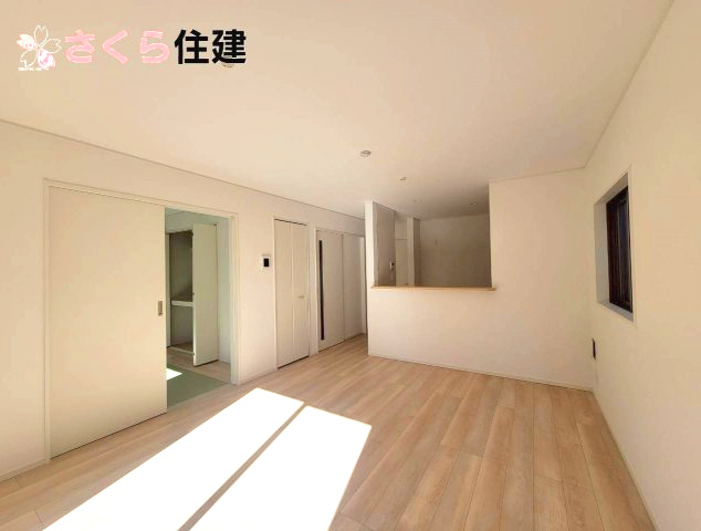 クレイドルガーデン鹿沼市緑町第5　3号棟の居間・リビング|南向き15帖のリビングは日当たり良好です◎