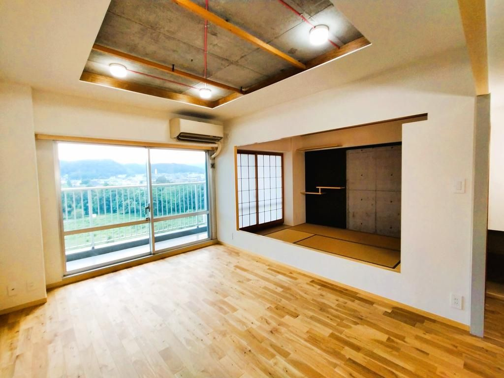 青梅市千ヶ瀬町１丁目の中古マンションの居間・リビング