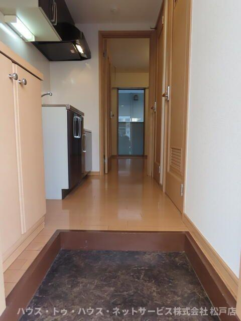 クレフラスト松戸吉井町Ａ棟の玄関