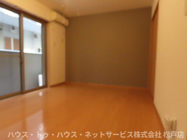 クレフラスト松戸吉井町Ａ棟の居間・リビング