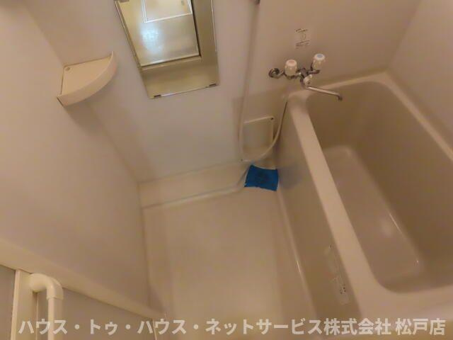 クレフラスト松戸吉井町Ａ棟の浴室