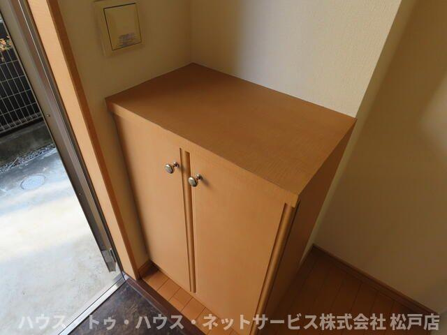 クレフラスト松戸吉井町Ａ棟の玄関