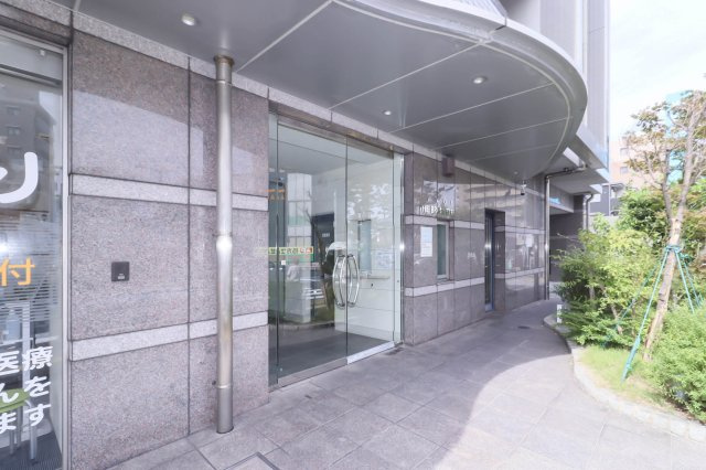 サヴォイザ・ブルネット　8階のエントランス