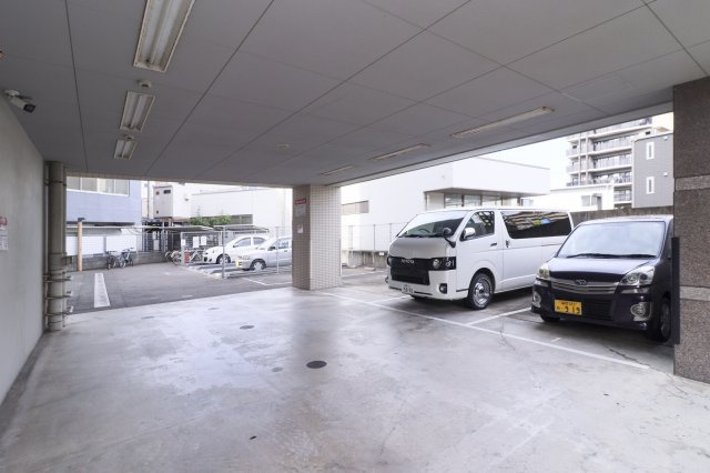サヴォイザ・ブルネット　8階の駐車場