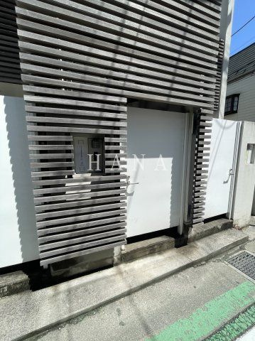 Terrace Court LUCEのエントランス