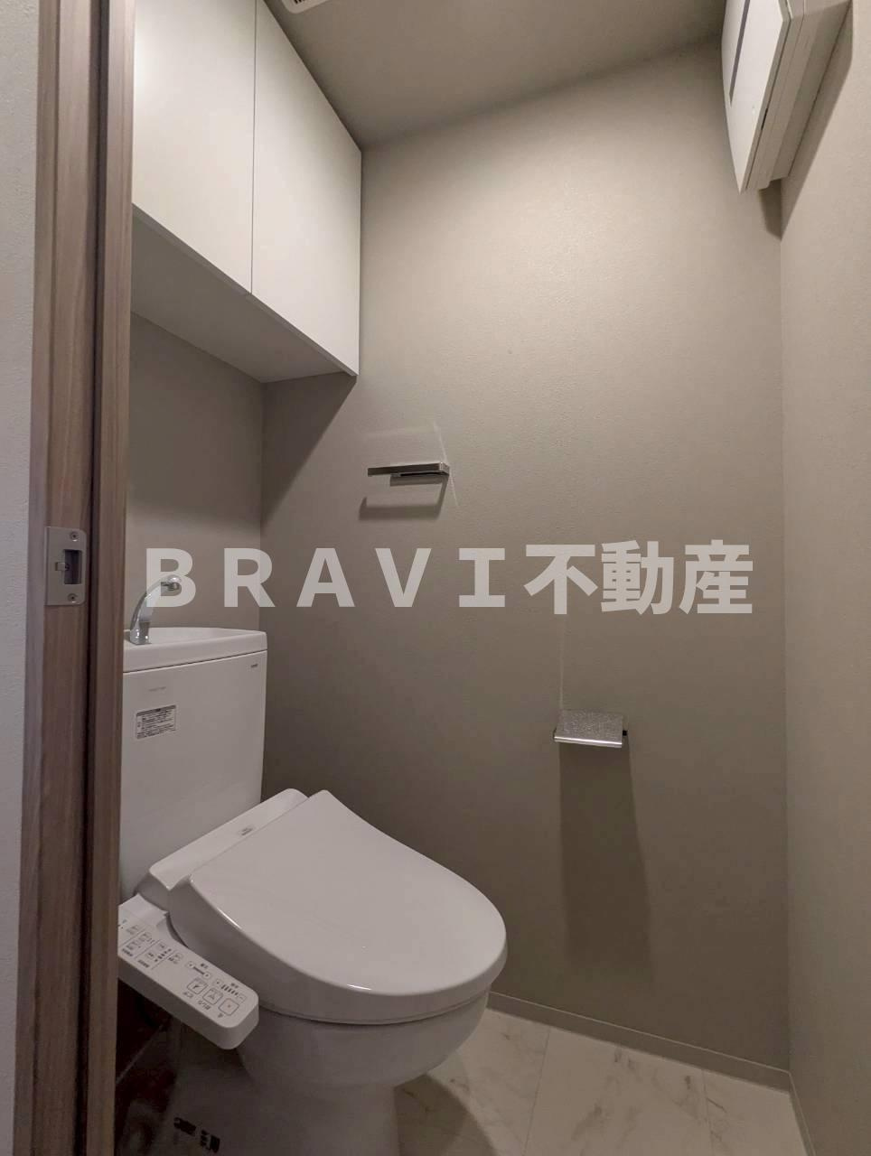 S-RESIDENCE天満橋ar BRAVI不動産のトイレ|収納棚付きのトイレ