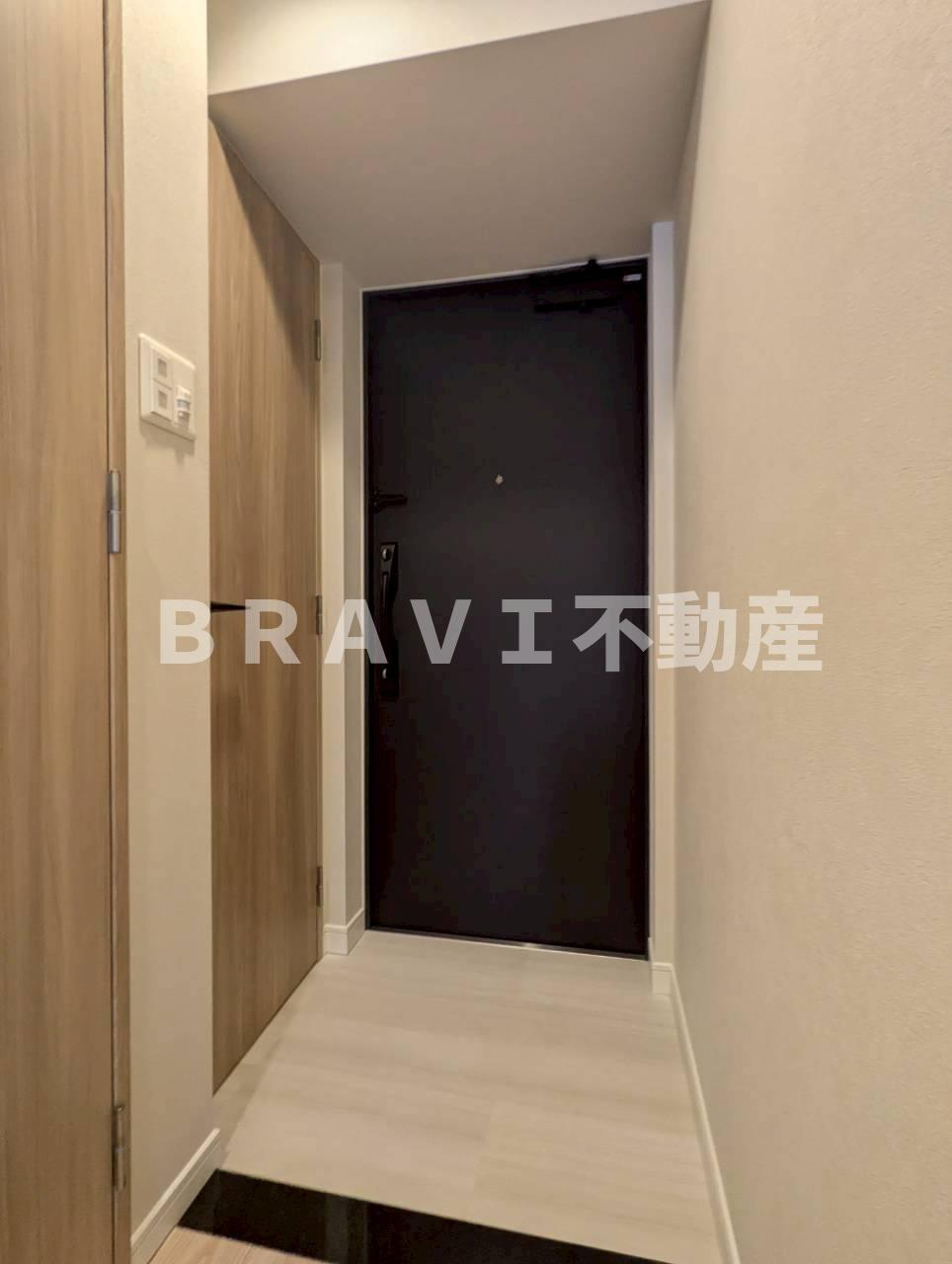 S-RESIDENCE天満橋ar BRAVI不動産の玄関|シューズインクローゼット付きの玄関