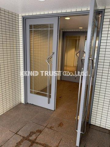 メゾンレッシュのエントランス|ゆとりのあるエントランスです