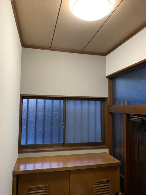 東村山市野口町２丁目の中古一戸建の玄関