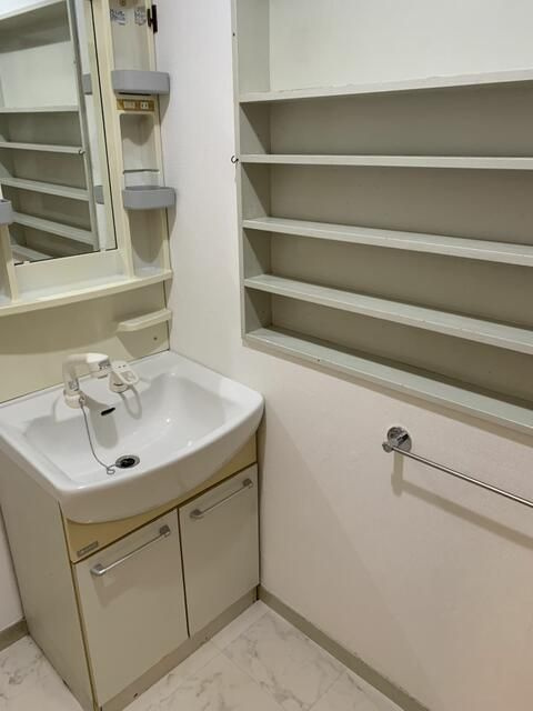 東村山市野口町２丁目の中古一戸建の独立洗面台