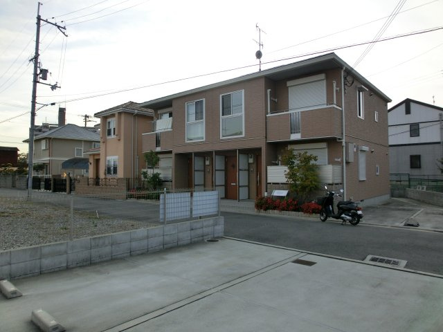 Luire・シャーメゾンの駐車場