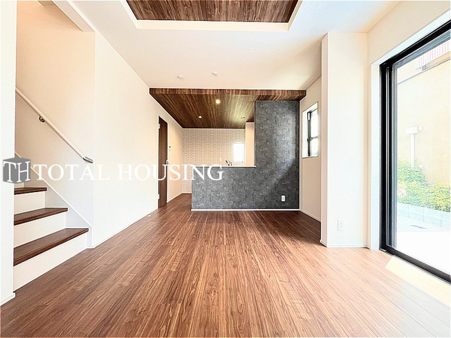 【居間・リビング】 | 小平市鈴木町2丁目　新築戸建　全1棟