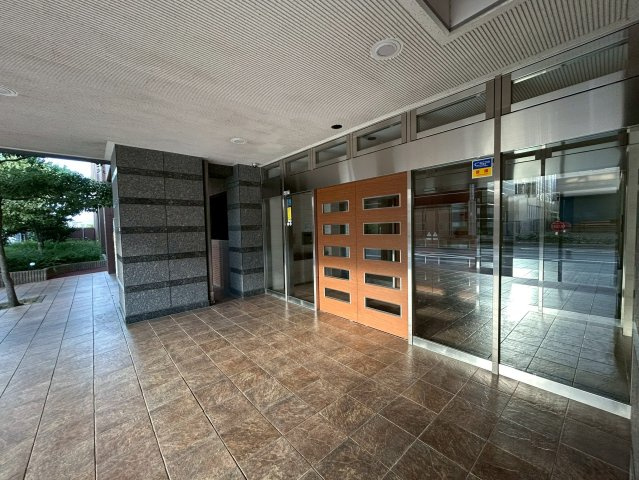 【価格改定】レスポワール向日町ステーションフロントA棟のエントランス|オートロック対応で防犯対策バッチリです。